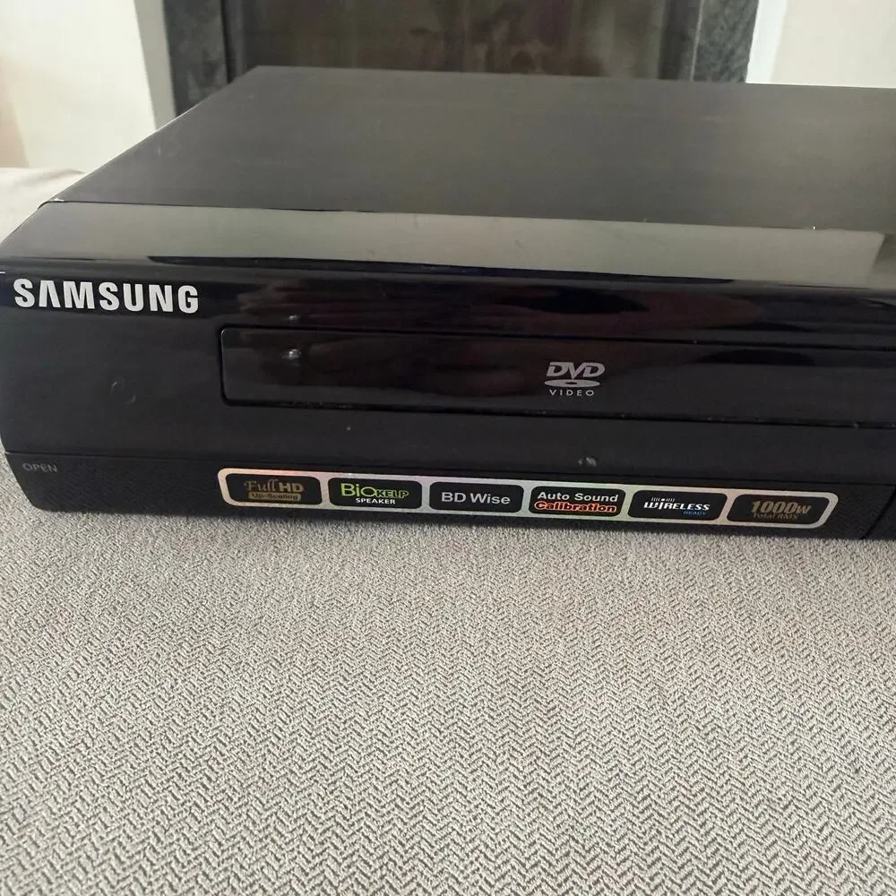 Samsung HT-Z320 DVD Home Theater Receiver Main Unit Powers On No Remote